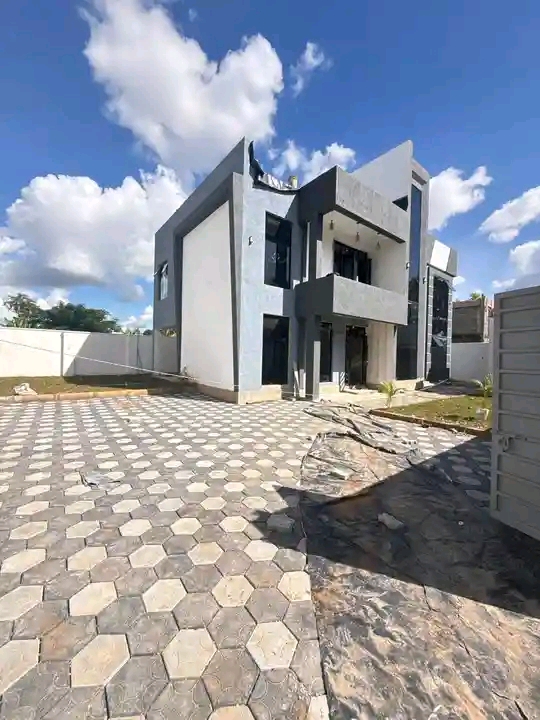 4 Bedroom Maisonette For Sale